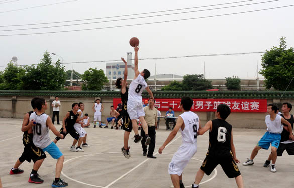 2015年5月28日，新利体育luck18电缆与二十八所举行篮球友谊赛