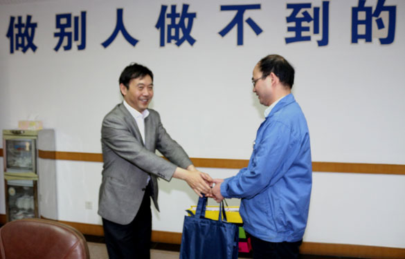 2015年5月12日，溧阳市总工会向导到新利体育luck18电缆慰问劳动模范